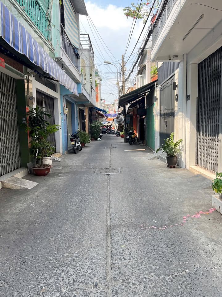 Nhà phố Cư xá Phú Bình Quận 11 48m² giá 6.65 tỷ - Hẻm thông rộng ô tô vào tận nơi!