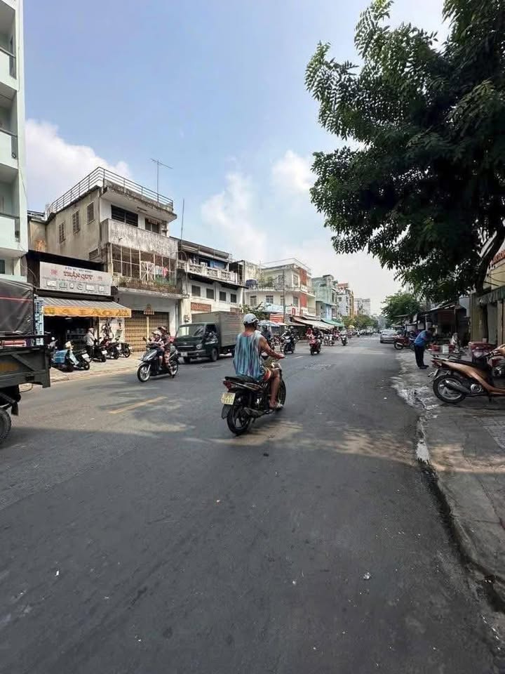 Bán nhà mặt tiền Trần Quý, Phường 6, Quận 11, 82.1m² - Vị trí đắc địa kinh doanh!