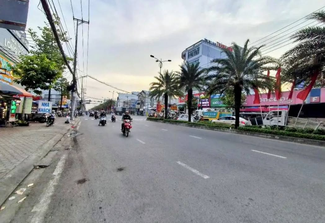 Nhà phố kinh doanh đường Nguyễn Tất Thành Cà Mau 125m² giá từ 10-19 tỷ - Cơ hội đầu tư hấp dẫn!