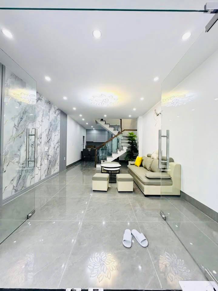 Nhà 3 tầng lô góc 47m² phố Phạm Tử Nghi giá 2.99 tỷ - Không thể bỏ lỡ!