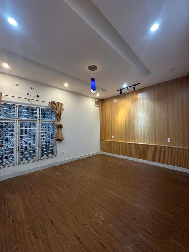 Nhà cho thuê 3 tầng đường Phan Đăng Lưu 290m² - Khu vực sầm uất, thuận lợi kinh doanh!