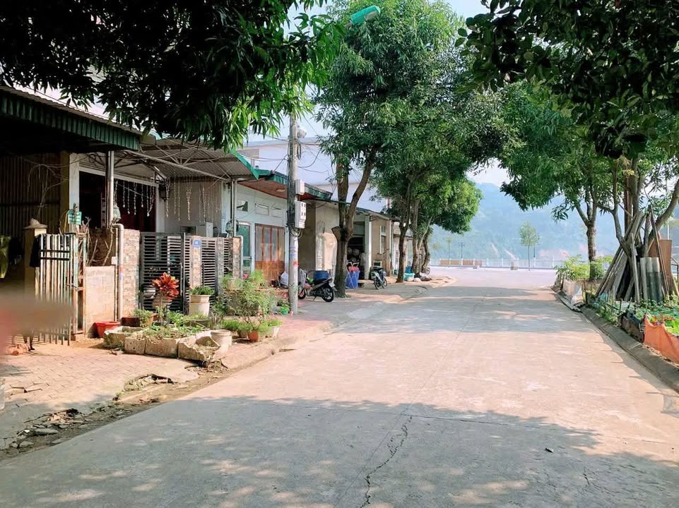 Nhà cấp 4 Đường M12 - Phường Lào Cai 100m² giá 3.75 tỷ - Hướng Nam, cạnh công viên