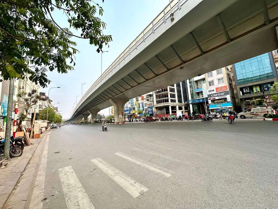 Mặt phố Trường Chinh, Đống Đa 48m² giá 29.5 tỷ - Kinh doanh sầm uất, ô tô đỗ thoải mái!
