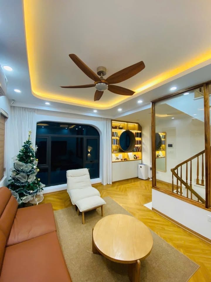 Nhà phố Trần Duy Hưng, Cầu Giấy 34m² giá 14.8 tỷ - Lô góc 2 mặt thoáng, ô tô gần sát!