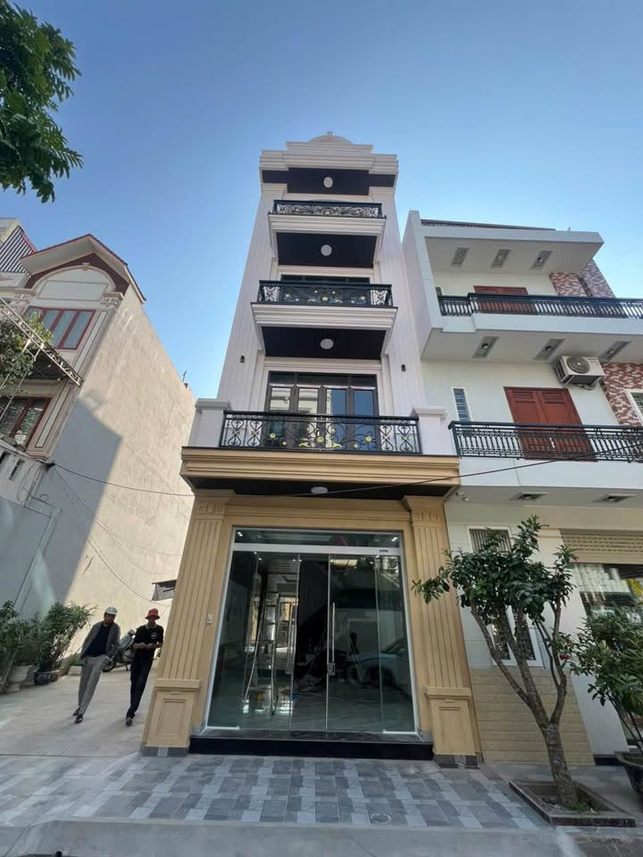 Nhà 4 tầng 67.5m² đường Văn Cao - Chính chủ, an ninh tốt chỉ 7 tỷ!