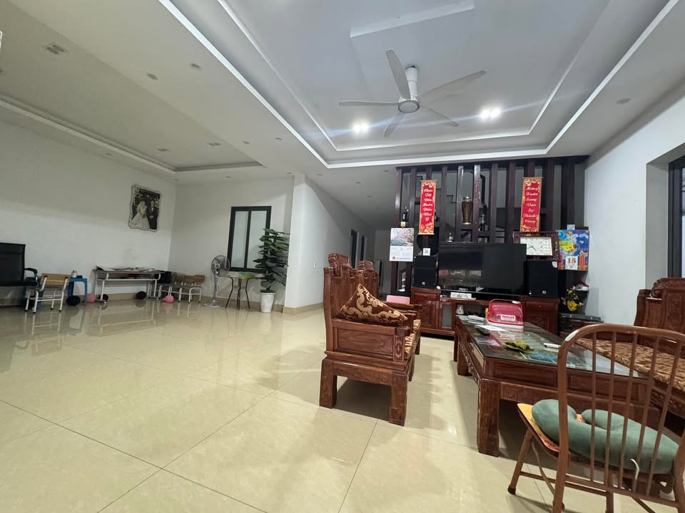 Nhà 3 tầng Phú Thái, 174m² giá 13,xx tỷ - Vị trí đẹp cho kinh doanh!
