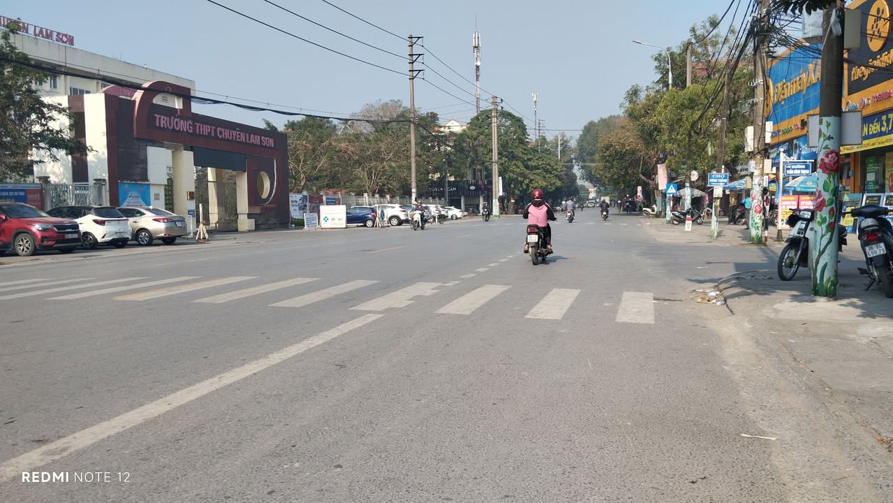 Nhà riêng phường Hạc Thành 65m² giá 2 tỷ - Sẵn sàng vào ở ngay!