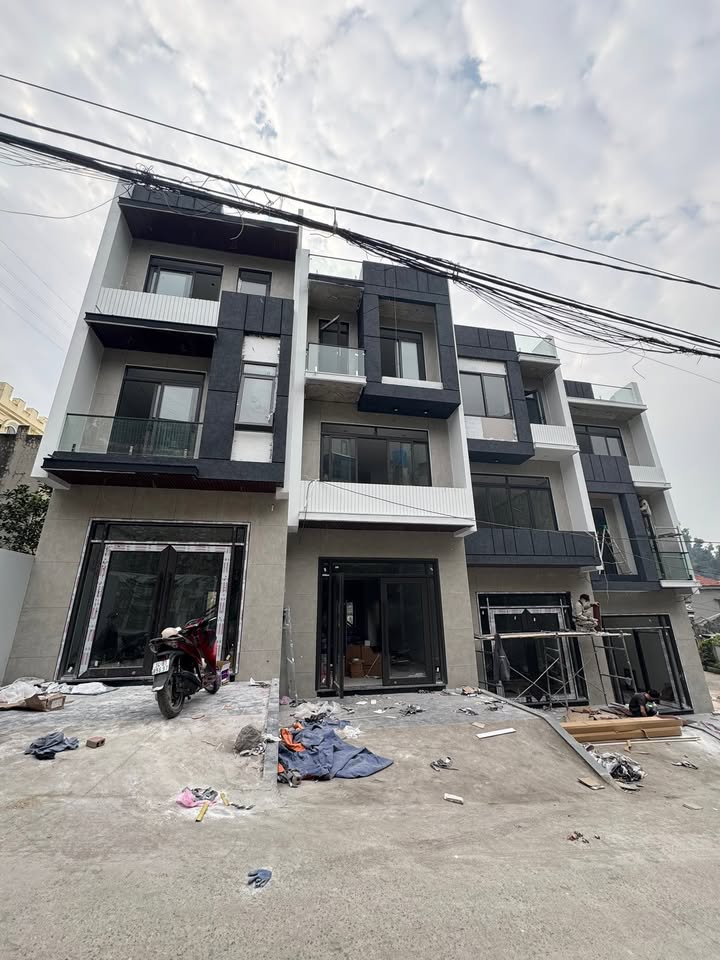 Nhà 3 tầng Lideco Giai Đoạn 2 Hạ Long 54m² giá 3 tỷ - Ô tô đỗ cửa, thiết kế hiện đại!