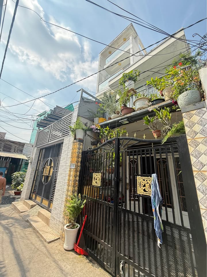 Nhà cũ tặng đất Trần Xuân Soạn, Quận 7, 70m² - Đầu tư lý tưởng ngay sát mặt tiền!