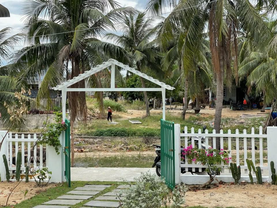 Villa biển Gành Đỏ, Phú Yên 295m² giá 4 tỷ - Nghỉ dưỡng đỉnh cao ngay!