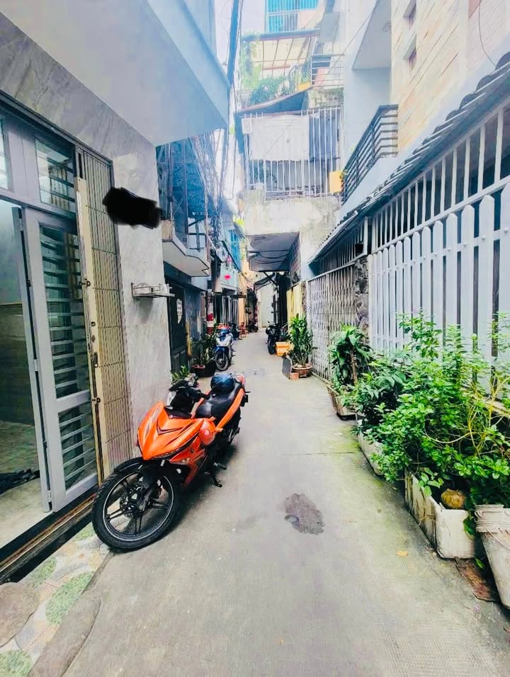 Nhà phố Lạc Long Quân, Phường 10, Quận Tân Bình 31.2m² giá 3.8 tỷ - Vị trí trung tâm, tiện ích đầy đủ!