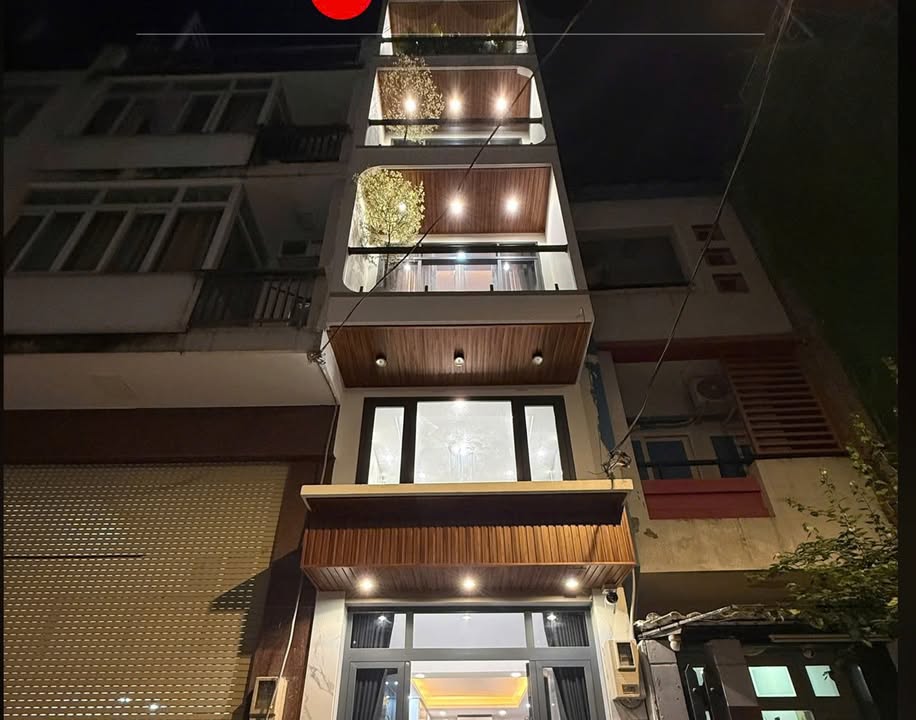 Nhà đẹp Cách Mạng Tháng Tám, Quận 10 33m² giá 12 tỷ - Sẵn sàng vào ở!