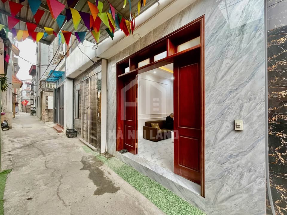 Nhà 5 tầng Phường Xuân Phương 150m² - Full nội thất, sân chơi thoáng mát!