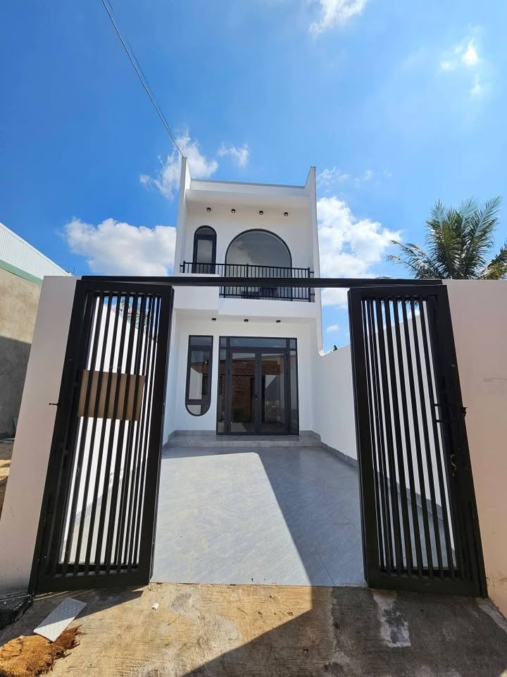 Nhà mới hẻm 121 Lê Đại Hành, Pleiku 76m² giá 1.6 tỷ - Thiết kế hiện đại, sẵn sàng vào ở!