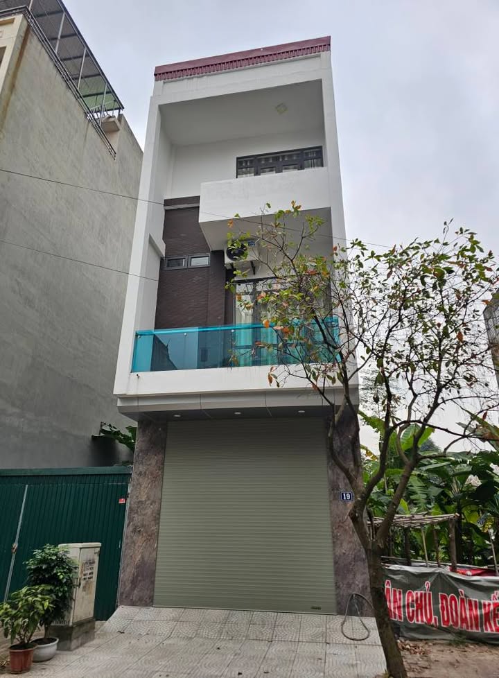 Nhà 3 tầng tại Lý Thánh Tông, Võ Cường, Bắc Ninh 384.75m² giá 11 tỷ - Vị trí đẹp, sổ hồng chính chủ!