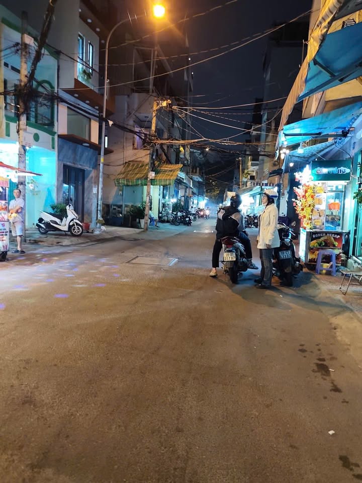 Nhà 4 tầng tại Lạc Long Quân, Quận 11, 30m² giá 7.2 tỷ - Kinh doanh tốt, ở ngay!