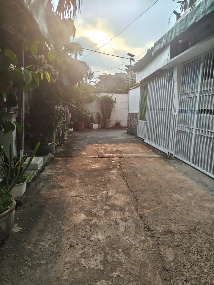 Đất Trống Thành Thái P12, Quận 10 - Diện tích 68m², Giá 10.5 Tỷ - Tiện xây mới!