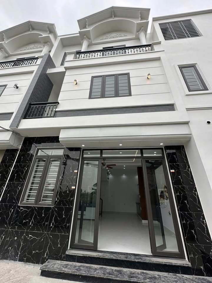 Nhà 3 tầng Quỳnh Hoàng - Nam Sơn 45m² giá 2 tỷ - Ô tô đỗ cửa ngay!