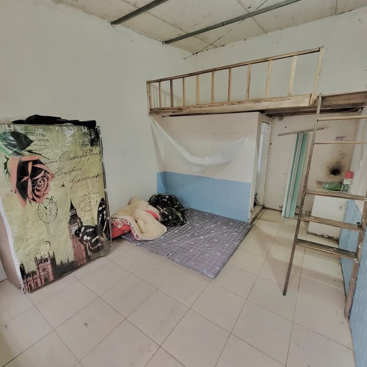 Phòng cho thuê khép kín tại Trần Vỹ, Mai Dịch, Cầu Giấy, 15m² chỉ 1.3 triệu/tháng - Sẵn sàng vào ở!