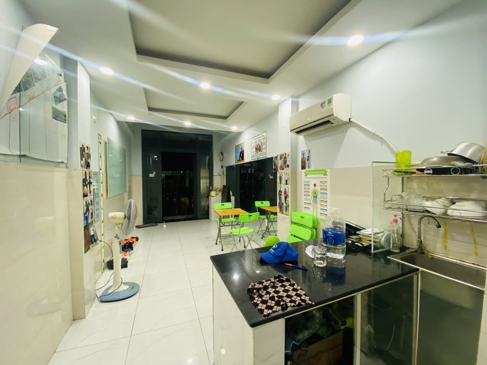 Nhà phố Hẻm xe hơi Nguyễn Thiện Thuật, Quận 3 - 30m² - KD sầm uất chỉ 9 tỷ!