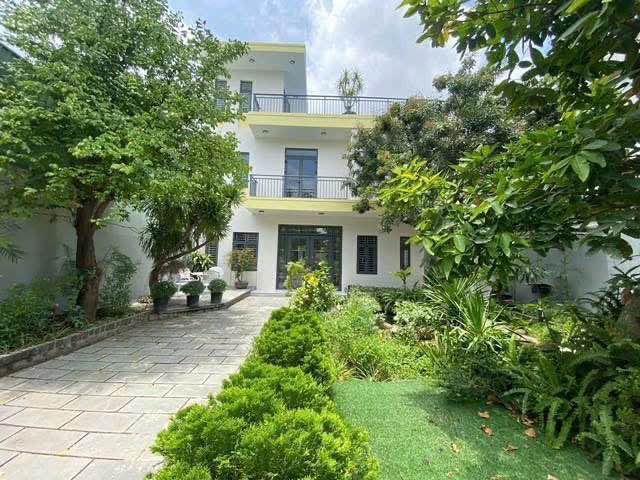 Biệt thự sân vườn hồ cá Koi Đà Nẵng 300m² giá 16.5 tỷ - Đang cho thuê 40 triệu/tháng!