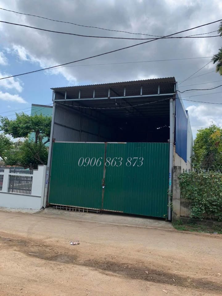 Kho 240m² tại Phường Tân Lập giá 2.6 tỷ - Xây dựng kiên cố, thuận tiện giao thông!