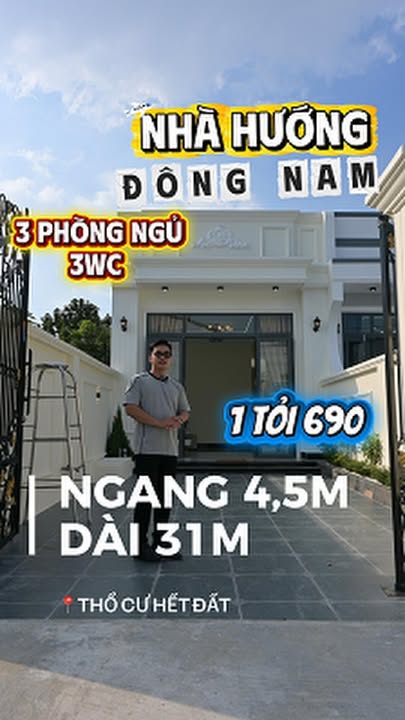Nhà phố tân cổ điển hẻm 56 Nguyễn Văn Linh 135m² giá 1.69 tỷ - Thiết kế hiện đại, gần chợ!