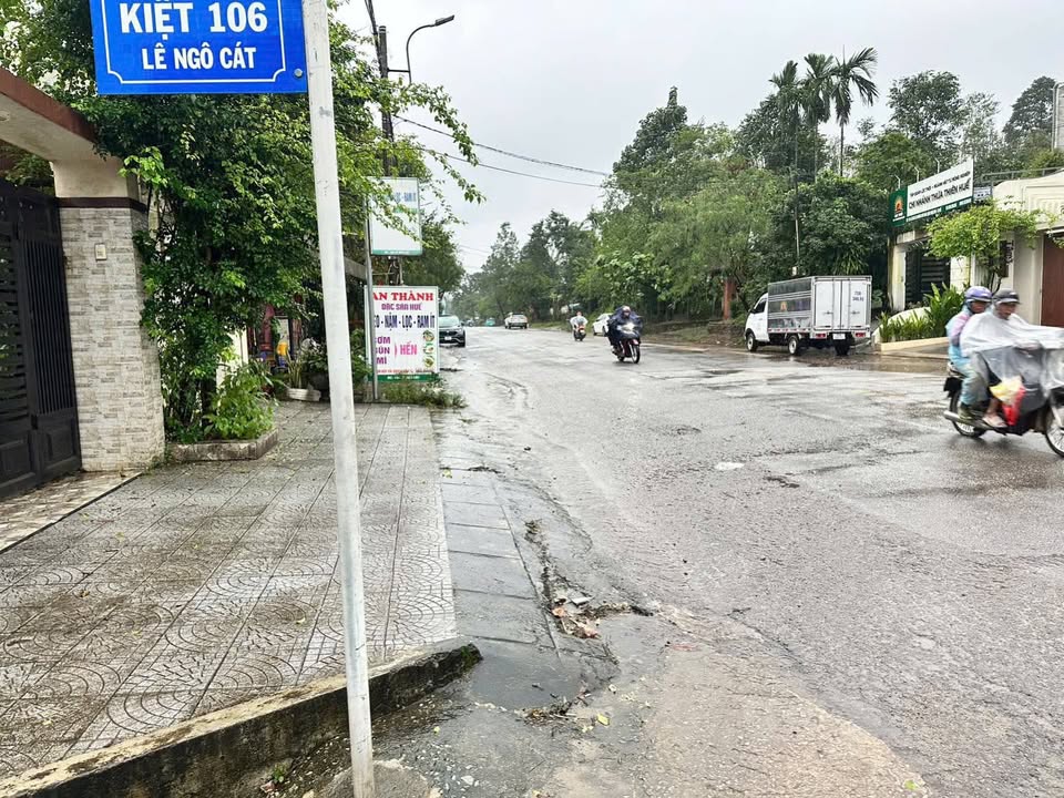 Đất kiệt ô tô 106 Lê Ngô Cát - Phường Thủy Xuân - Giá 1.3 tỷ - Địa điểm cao ráo, không ngập lụt!