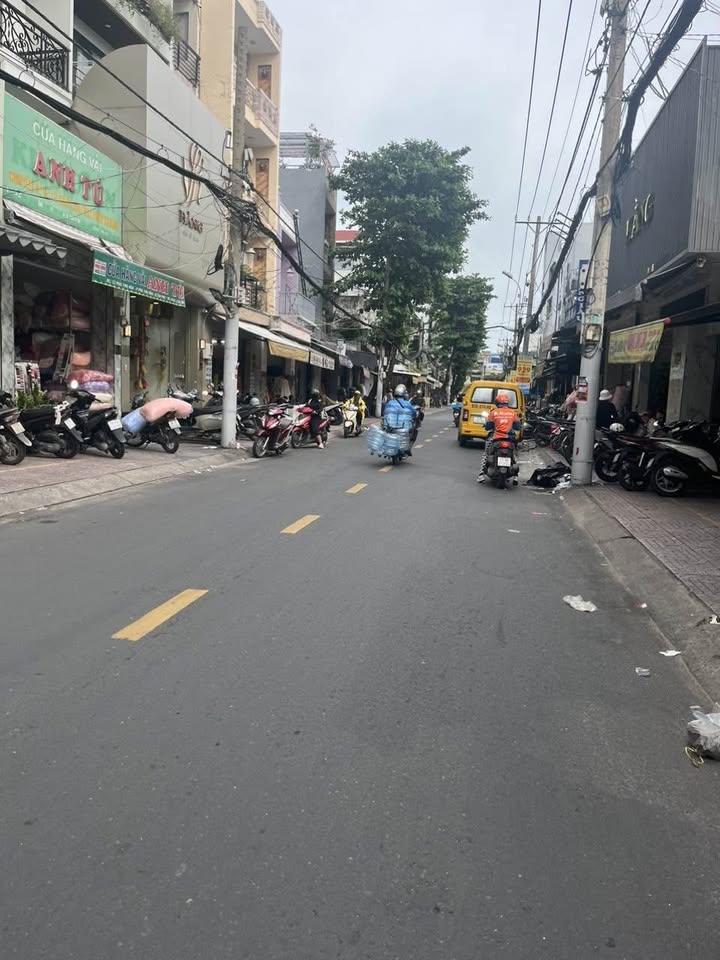 FrontHouse Tân Phú 106m² giá 18.9 tỷ - Vị trí đắc địa, khu kinh doanh sôi động!