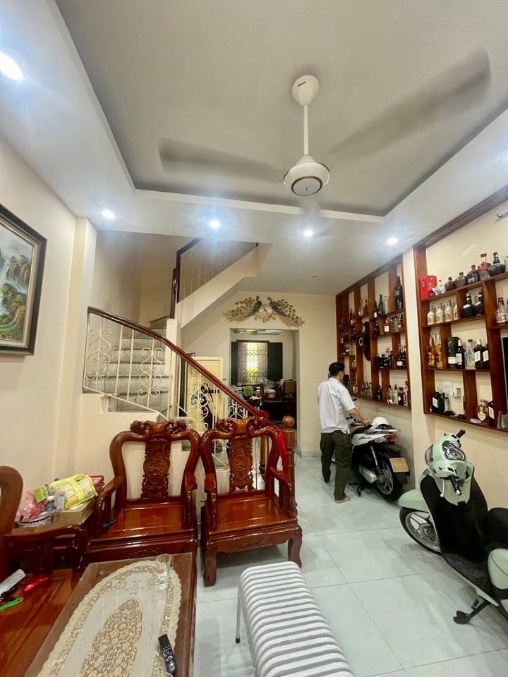 Nhà 5 tầng Vũ Thạnh 50m² giá 12,8 tỷ - Thiết kế hiện đại, sẵn sàng ở ngay!