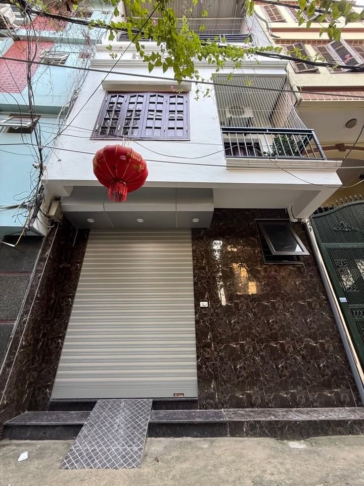 Nhà phố Hoàng Mai 50m² giá 13.5 tỷ - Tiện ích đa dạng ngay gần hồ Đền Lừ!