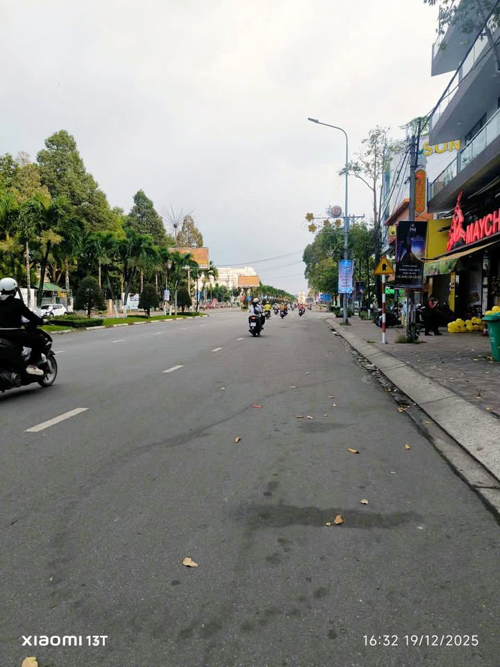 Bán nhà mặt tiền đường Hùng Vương, phường 2, TP Tân An, 49m² - Đối diện sân vận động Long An!