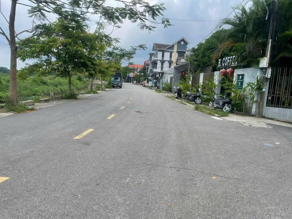 Bán đất mặt tiền Khúc Thừa Dụ 100.9m² giá 2.3 tỷ - Vị trí đẹp, tiện ích đầy đủ!