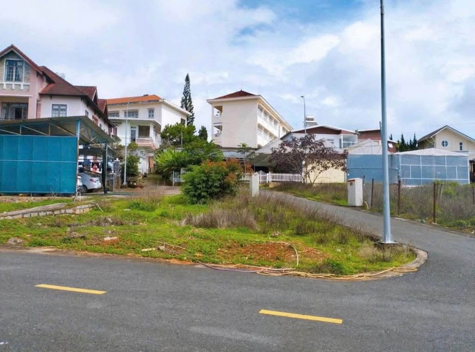 Đất 2 mặt tiền Vạn Hạnh Đà Lạt 215m² giá 9 tỷ - View cao, vị trí đẹp!