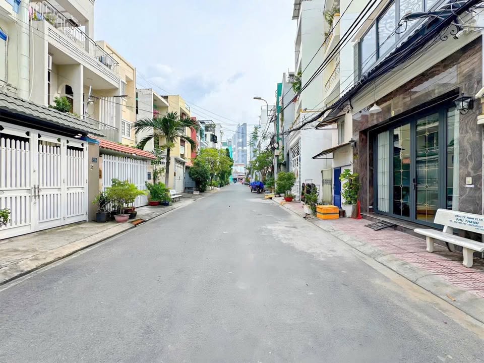 Nhà hẻm xe hơi Nguyễn Thị Thập, Quận 7, 80m² giá 12.8 tỷ - Tiện xây mới ngay!