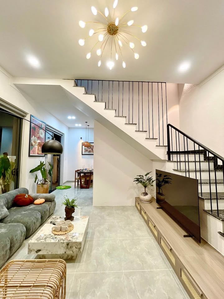 Nhà 1 mê hẻm Dương Văn Nga, 90m² giá 4.6 tỷ - Thiết kế hiện đại, full nội thất!