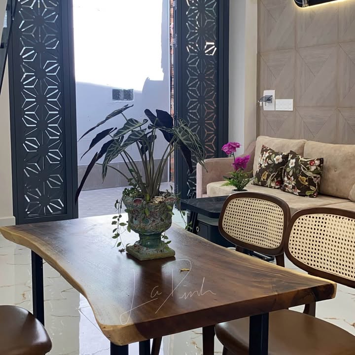 Nhà đẹp Lạc Long Quân, Quận 11, 38m² giá 4 tỷ - Sẵn sàng vào ở!