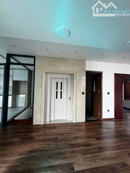 FrontHouse Kim Giang 40m² giá 15 tỷ - Ô tô tải vào nhà, thang máy hiện đại!