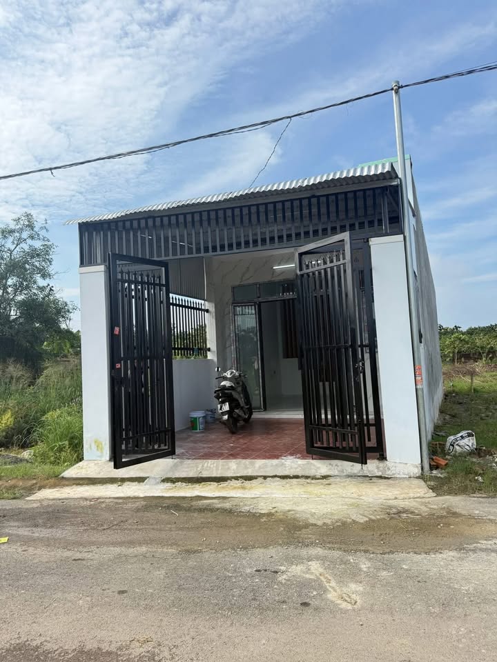 Nhà bán tại ấp 1, xã Sông Trầu, 96m² giá 1.1 tỷ - Nhà mới, sổ riêng