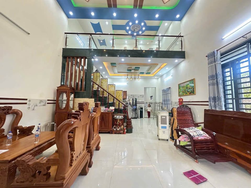 Nhà đẹp Làng 2, Xuân Mỹ, Đồng Nai 285.7m² giá 2.1 tỷ - Đón Tết 2024 ngay!