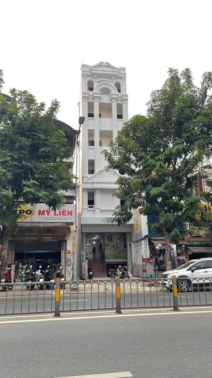 Tòa nhà mặt tiền Lý Thái Tổ, Quận 10, diện tích 104m² giá 49.5 tỷ - Đầu tư sinh lời lý tưởng!