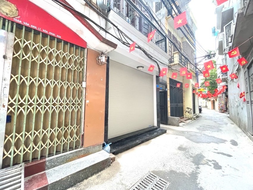 Nhà phố Cầu Giấy 50m² giá 13 tỷ - Kinh doanh đắc địa, lô góc thoáng mát!