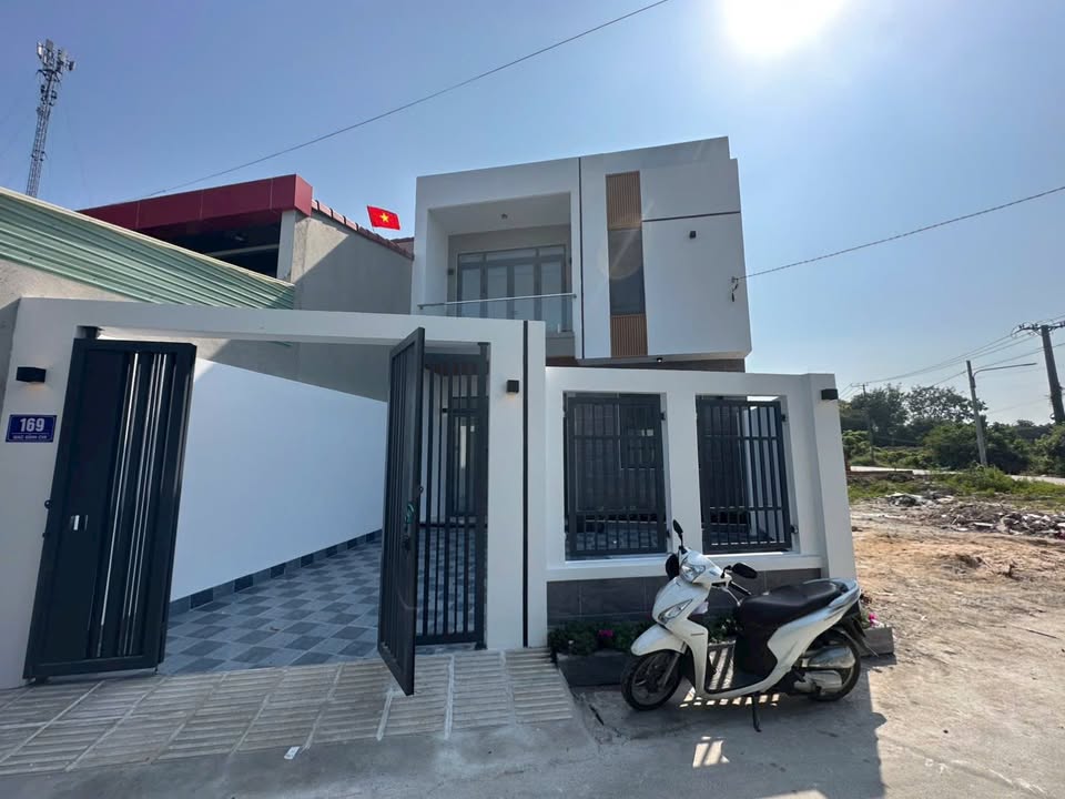 Nhà mặt tiền Mạc Đĩnh Chi, Long Điền 105m² giá 2.7 tỷ - Sẵn sàng giao dịch!