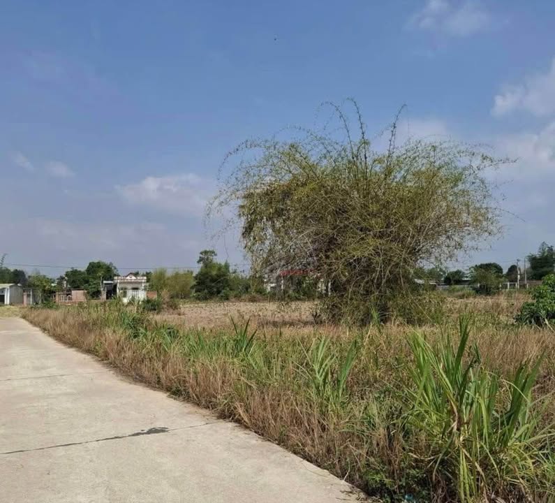 Lô đất thổ cư thôn Kon Rờ Bàng, Vinh Quang 180m² giá chỉ 500 triệu - Cơ hội đầu tư tuyệt vời!