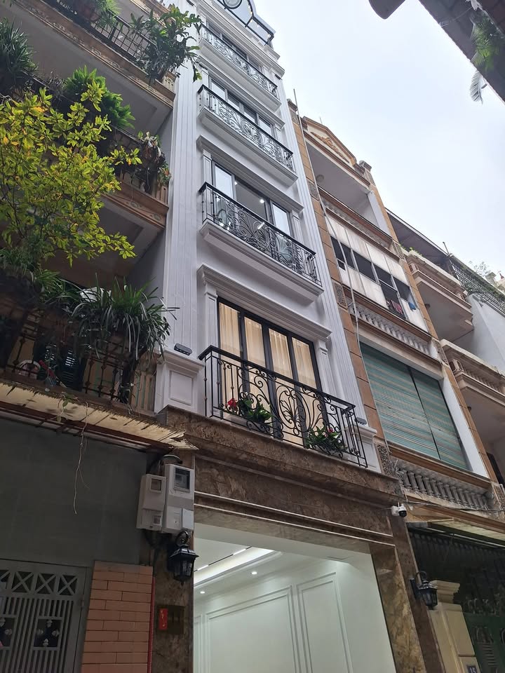 Nhà Nghĩa Đô - Hoàng Quốc Việt 60m² giá thỏa thuận - Ô tô vào nhà, thang máy tiện nghi!