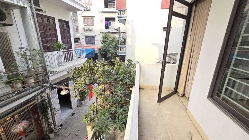 Nhà đẹp 3 tầng tại Đường 32, xã Đức Giang, 54m², giá 9.3 tỷ - Sẵn sàng giao dịch!