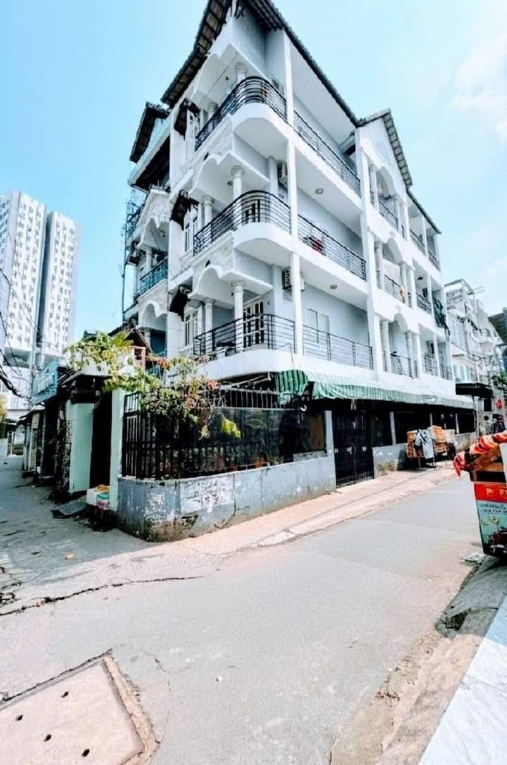 Nhà phố 4 tầng tại Quận 7, 110m² giá 8 tỷ - Chính chủ bán gấp!