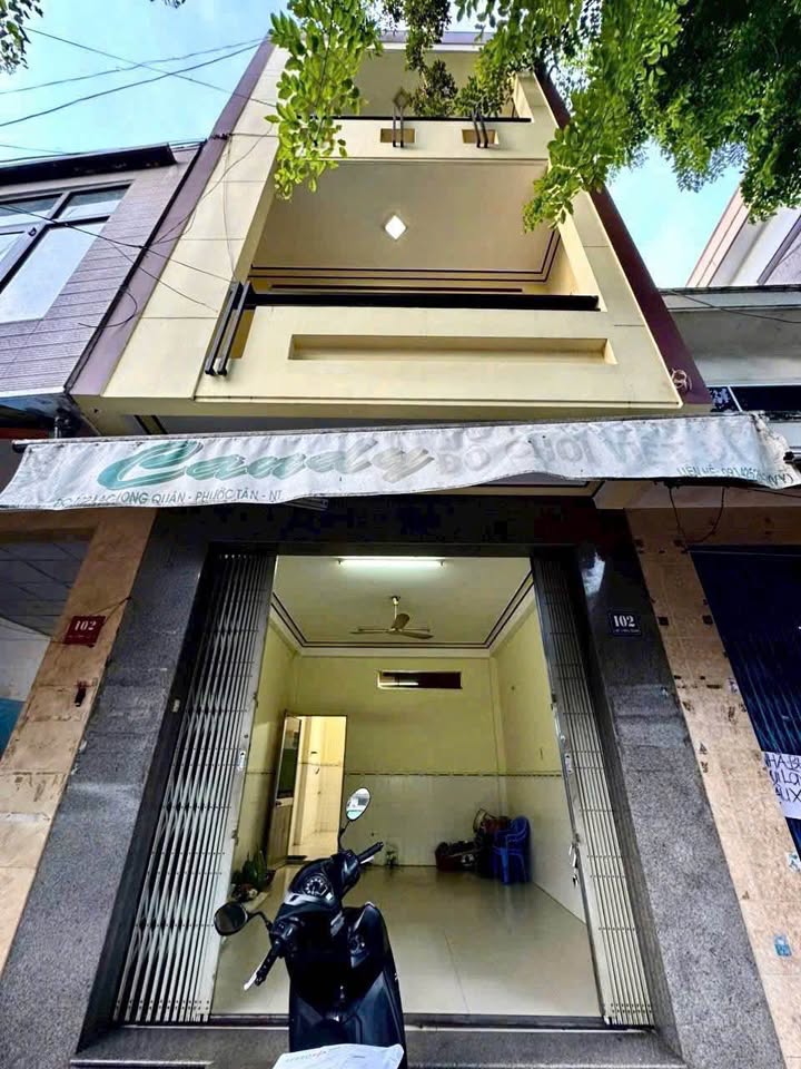 Nhà cho thuê 3 tầng đường Lạc Long Quân - 129m² giá 13 triệu - Vị trí kinh doanh đắc địa!