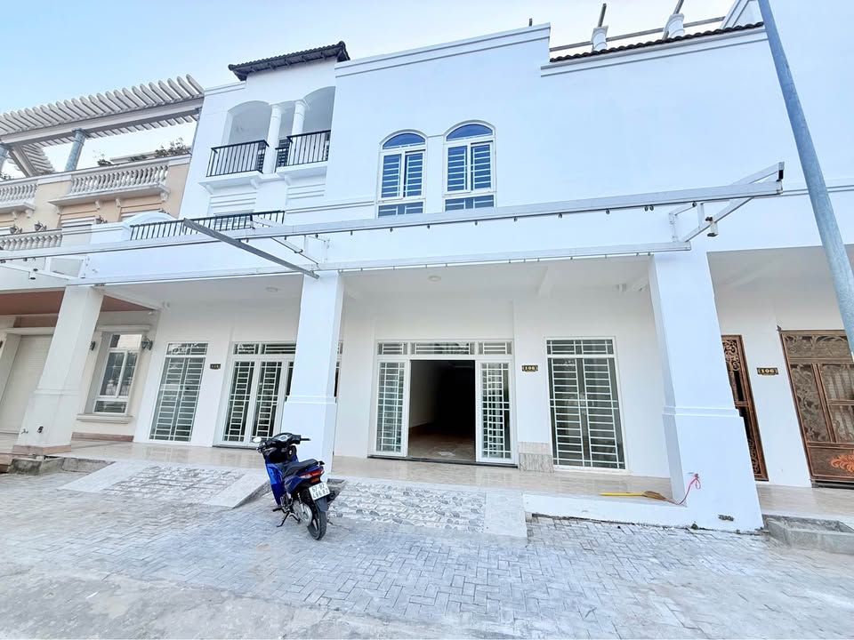 Nhà đường số 5, Phường Mỹ Phước, Long Xuyên 120m² giá 5.2 tỷ - Hoàn thiện, 4PN, 5WC!