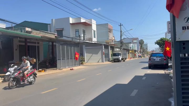 Nhà mặt tiền Hùng Vương, TP Buôn Ma Thuột 74m² giá 4.6 tỷ - Vị trí kinh doanh đắc địa!